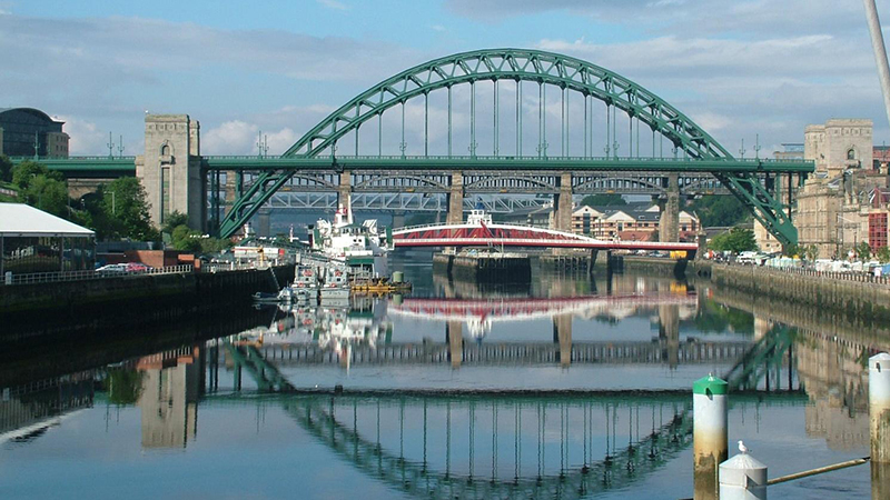 Newcastle upon Tyne river and bridge