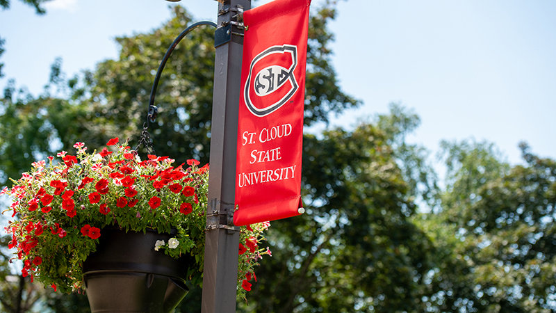 SCSU banner and flowers